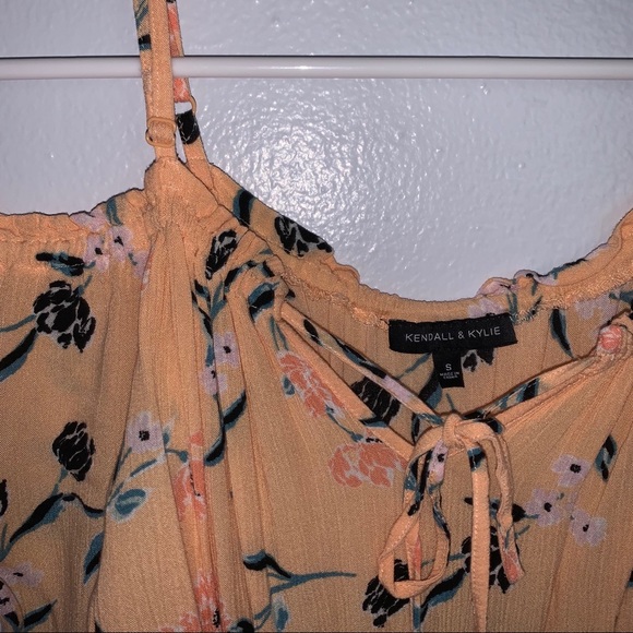 Kendall & Kylie Cold Shoulder Top - Picture 3 of 9